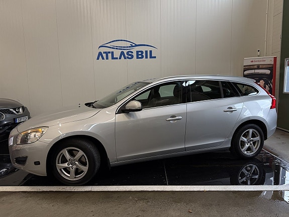 Volvo V60 2 of 24