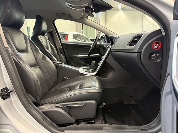 Volvo V60 8 of 24