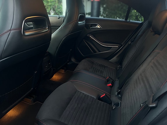Mercedes-Benz CLA250 7 of 16