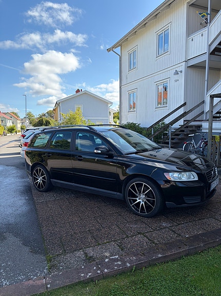 Volvo V50 2 of 9