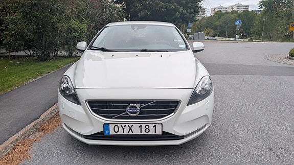 Volvo V40 2 of 13