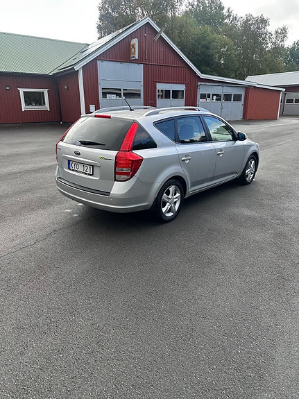 Kia Ceed 4 of 6