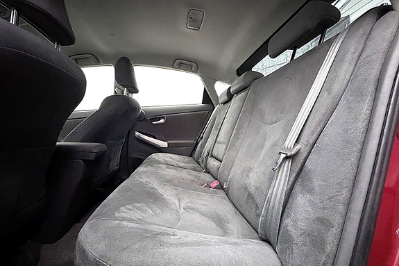 Toyota Prius 14 of 30
