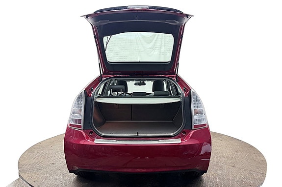 Toyota Prius 8 of 30