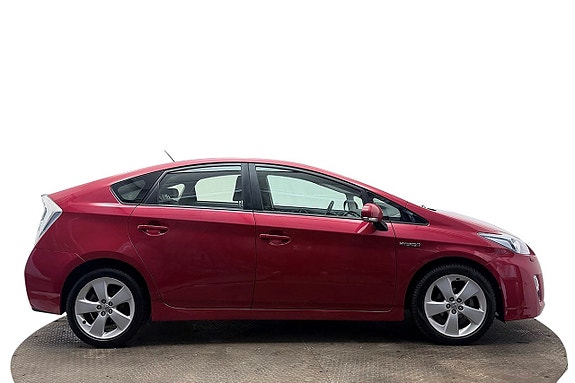 Toyota Prius 5 of 30