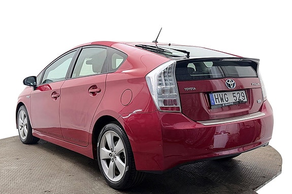Toyota Prius 9 of 30