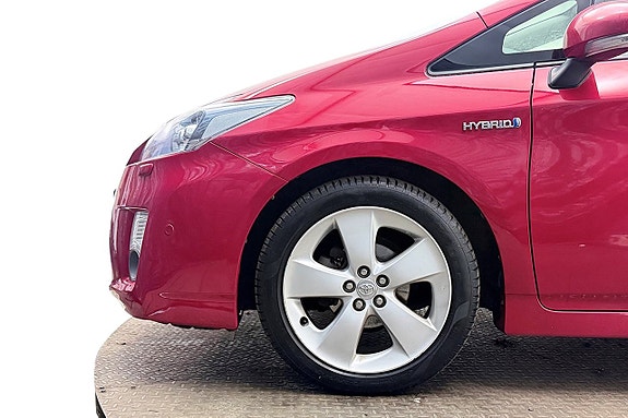 Toyota Prius 10 of 30