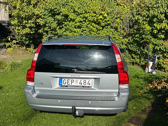 Volvo V70 2 of 9