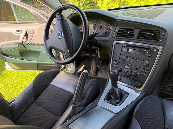 Volvo V70 3 of 9