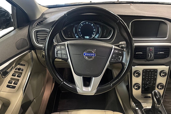 Volvo V40 16 of 23