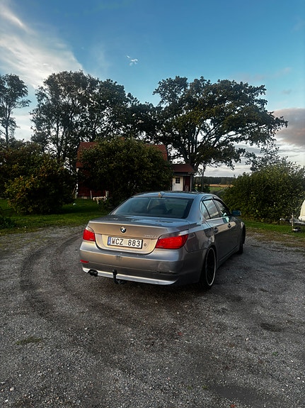 BMW 520i 3 of 11