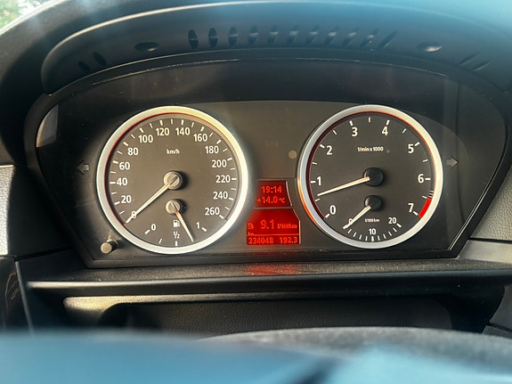 BMW 520i 8 of 11