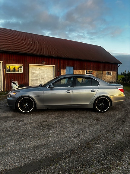 BMW 520i 4 of 11