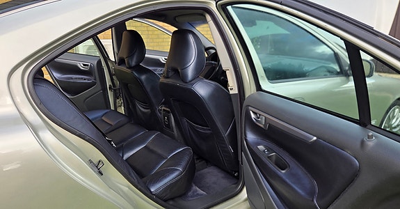 Volvo S60 6 of 27