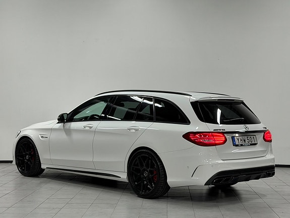 Mercedes-Benz C63 4 of 30