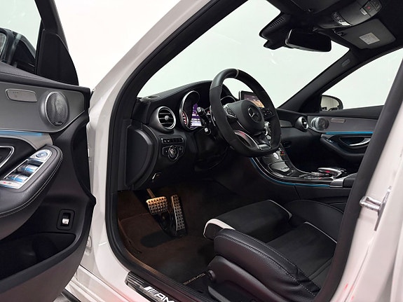 Mercedes-Benz C63 8 of 30