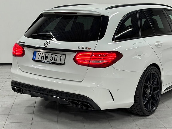 Mercedes-Benz C63 7 of 30