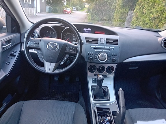 Mazda 3 3 of 6