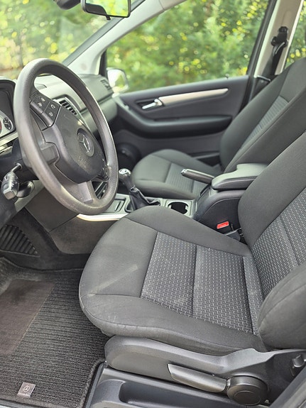 Mercedes-Benz B180 9 of 17