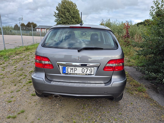 Mercedes-Benz B180 5 of 17