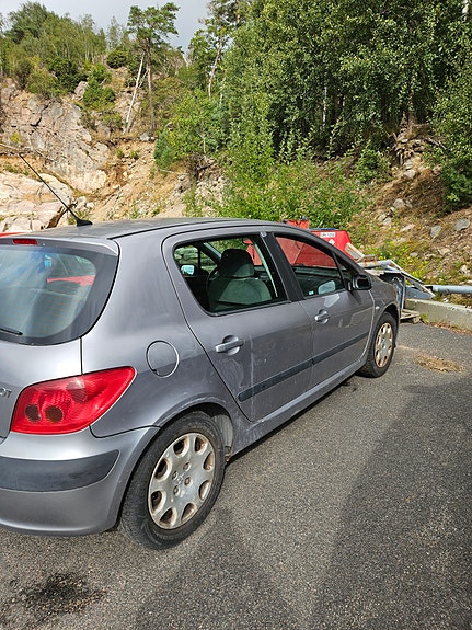 Peugeot 307 2 of 4