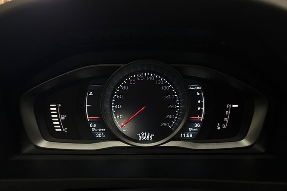 Volvo V60 Cross Country 18 of 30