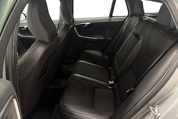 Volvo V60 Cross Country 14 of 30