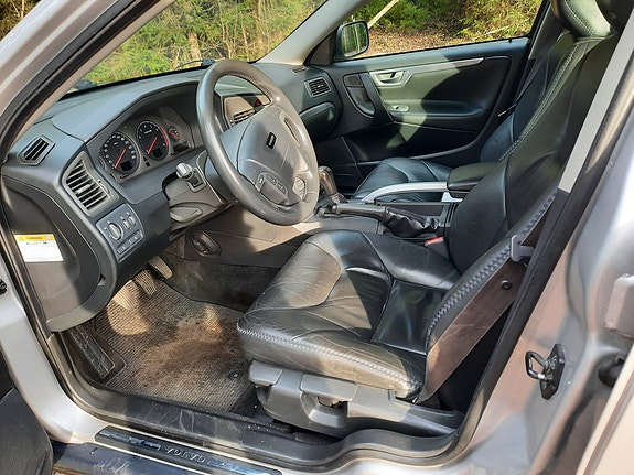 Volvo XC70 2 of 6