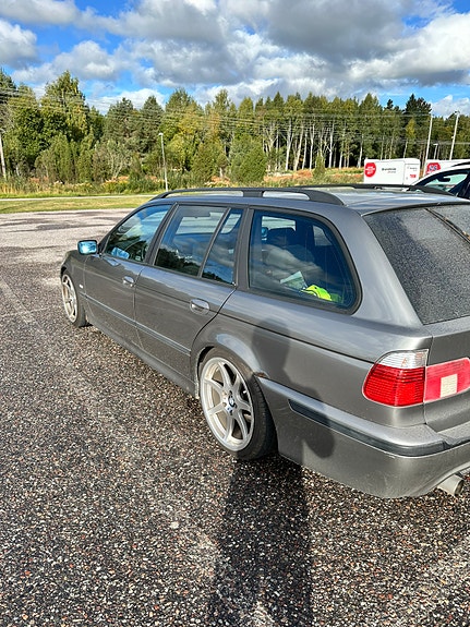 BMW 525i 2 of 10