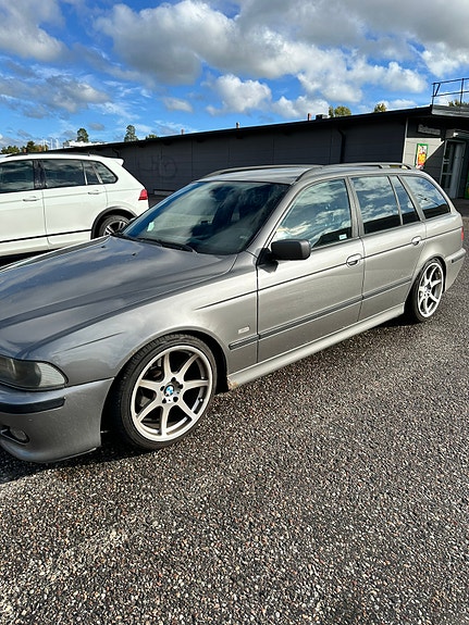 BMW 525i 3 of 10