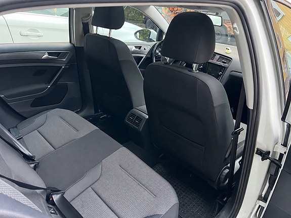 Volkswagen Golf VII 8 of 8
