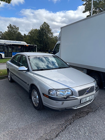 Volvo S80 2 of 10