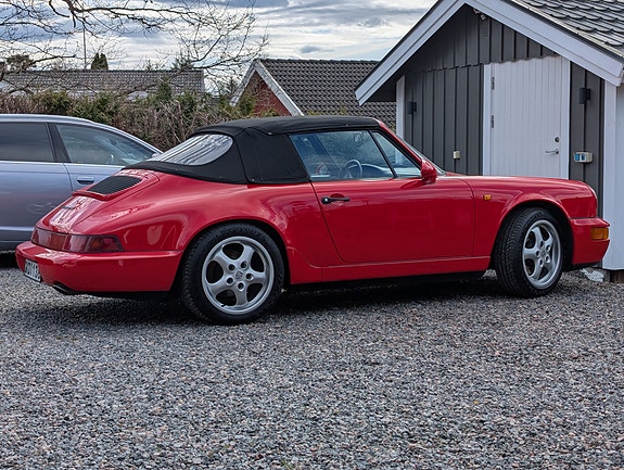 Porsche 911 Carrera 4 2 of 7