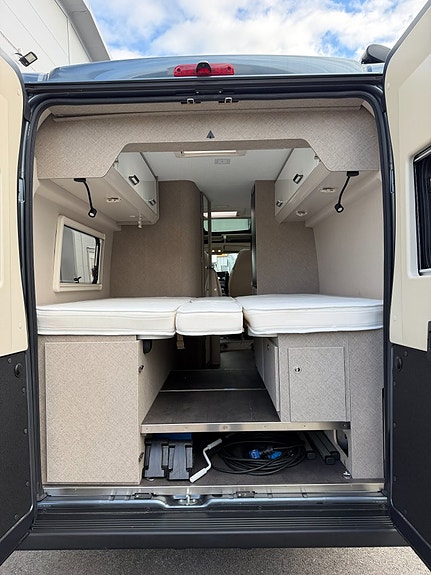 Karmann Davis 620 (140HK Automat) Långbädd! Inverter! Får köras på B-kort! Skyview! 11 of 18