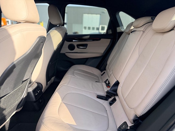 BMW 225xe 22 of 30