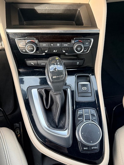 BMW 225xe 13 of 30