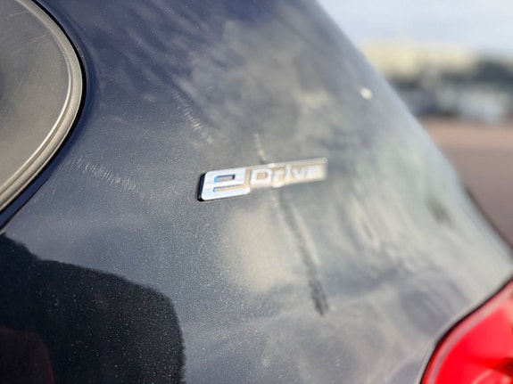 BMW 225xe 27 of 30