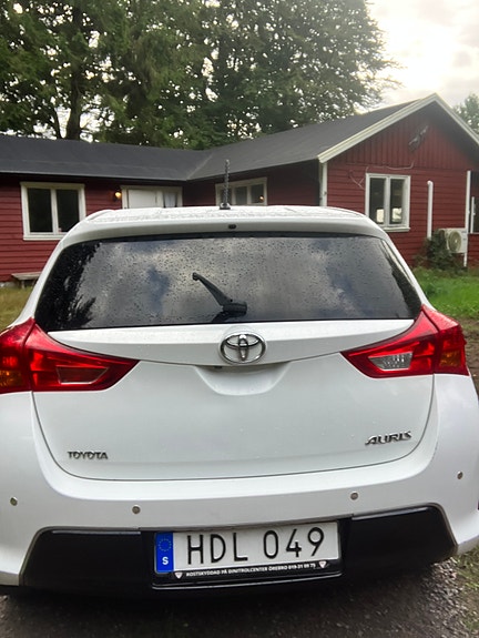 Toyota Auris 2 of 8