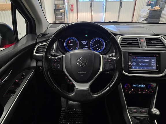 Suzuki S-Cross 14 of 23