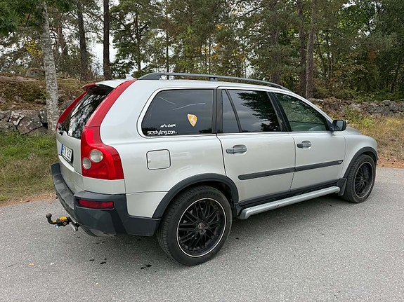 Volvo XC90 3 of 7