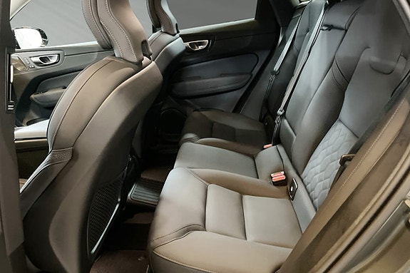 Volvo XC60 8 of 16