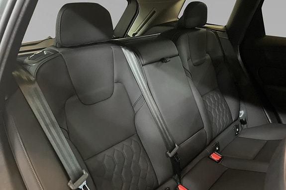 Volvo XC60 11 of 16