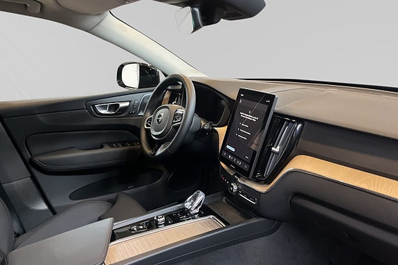 Volvo XC60 10 of 16