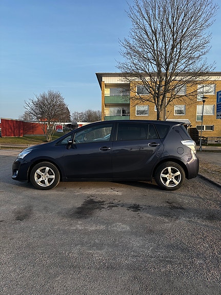 Toyota Verso 3 of 5