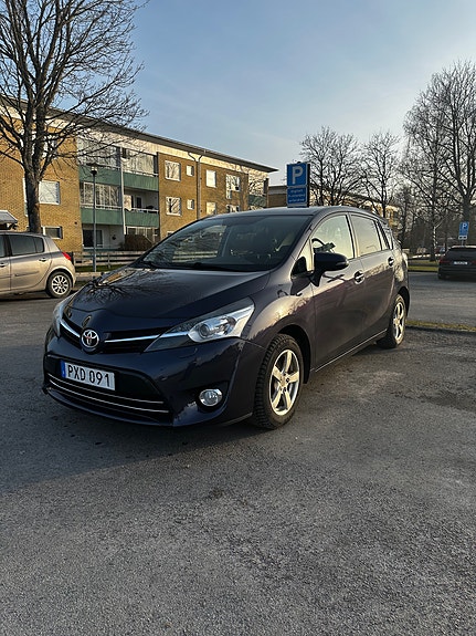 Toyota Verso 2 of 5