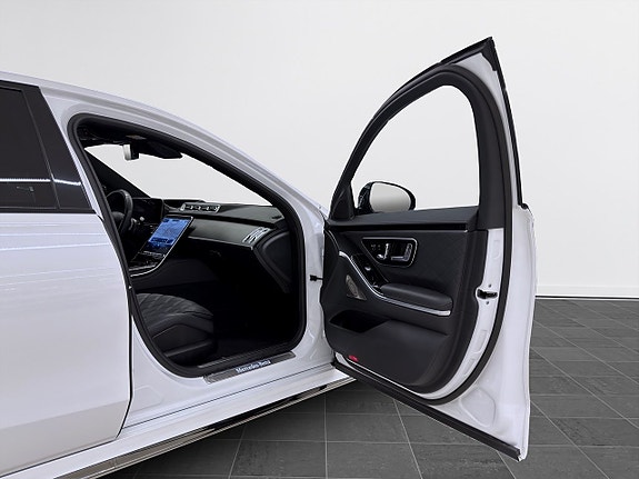 Mercedes-Benz S580 e 26 of 27