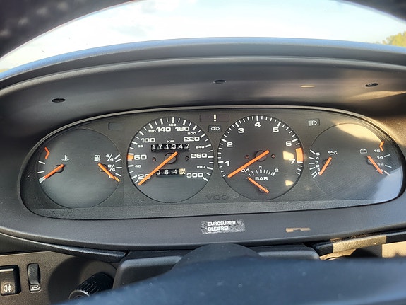 Porsche 944 8 of 10