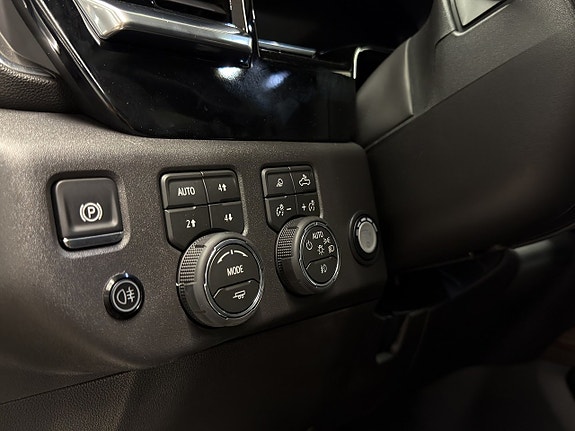 Chevrolet Silverado 1500 16 of 25