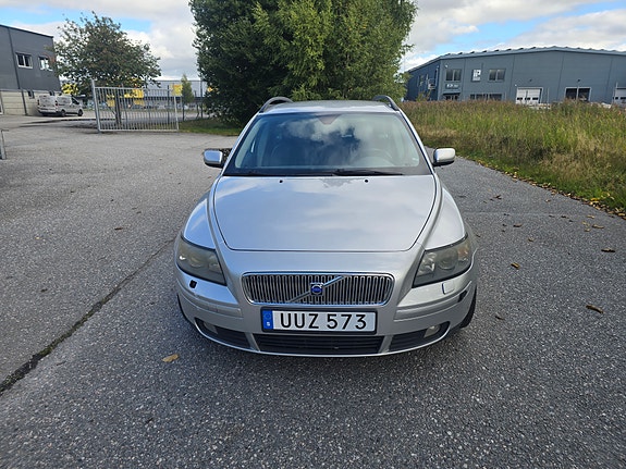 Volvo V50 2 of 8