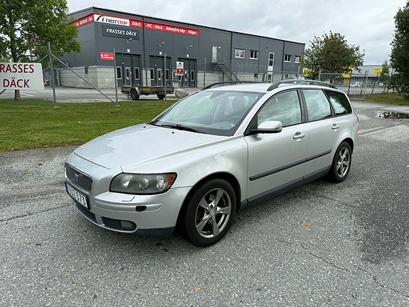 Volvo V50 2 of 8